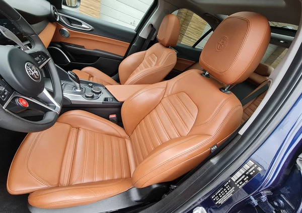 Alfa Romeo Giulia cena 145190 przebieg: 122000, rok produkcji 2017 z Warszawa małe 407